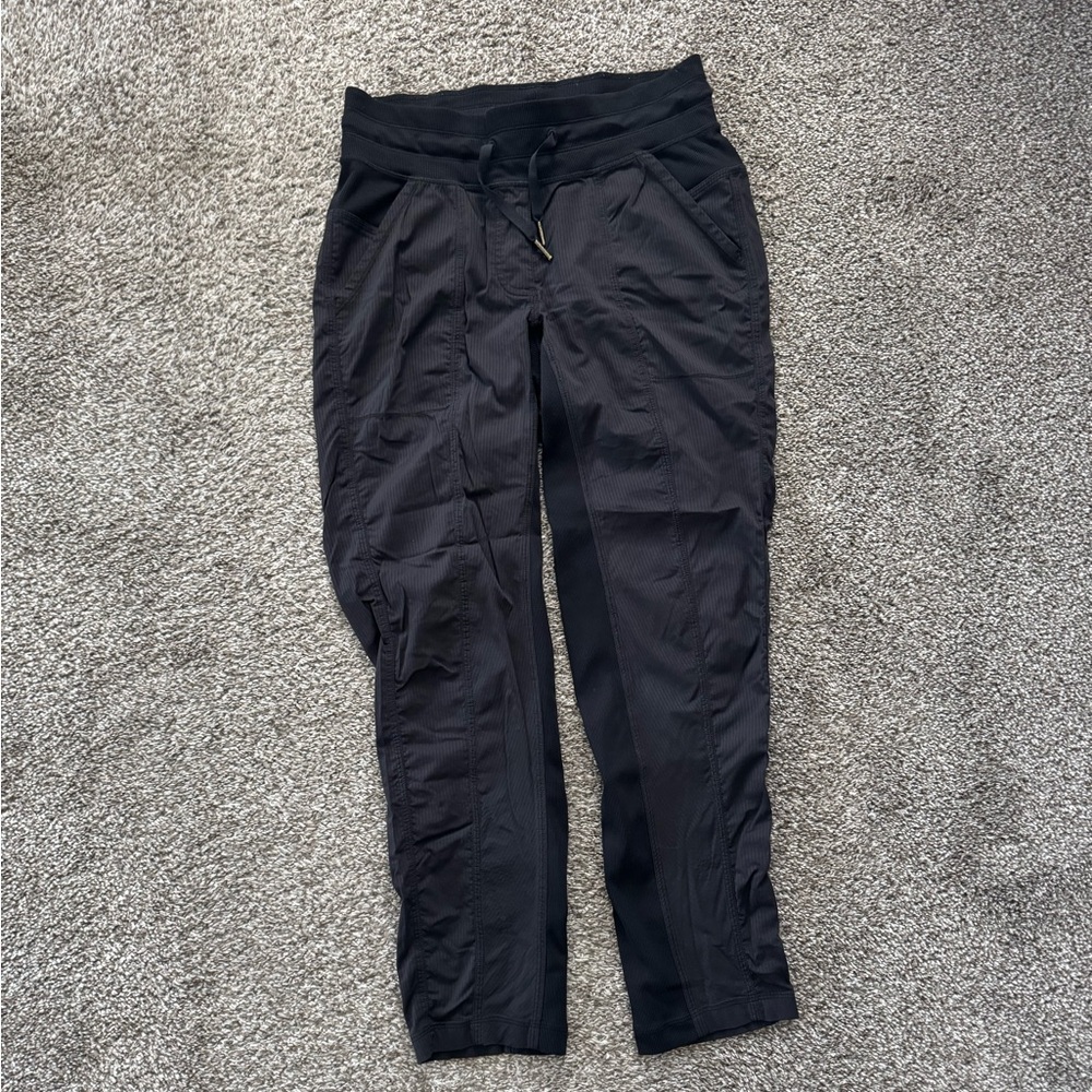 lululemon Dance Studio Ankle pants - Size 6 - Black